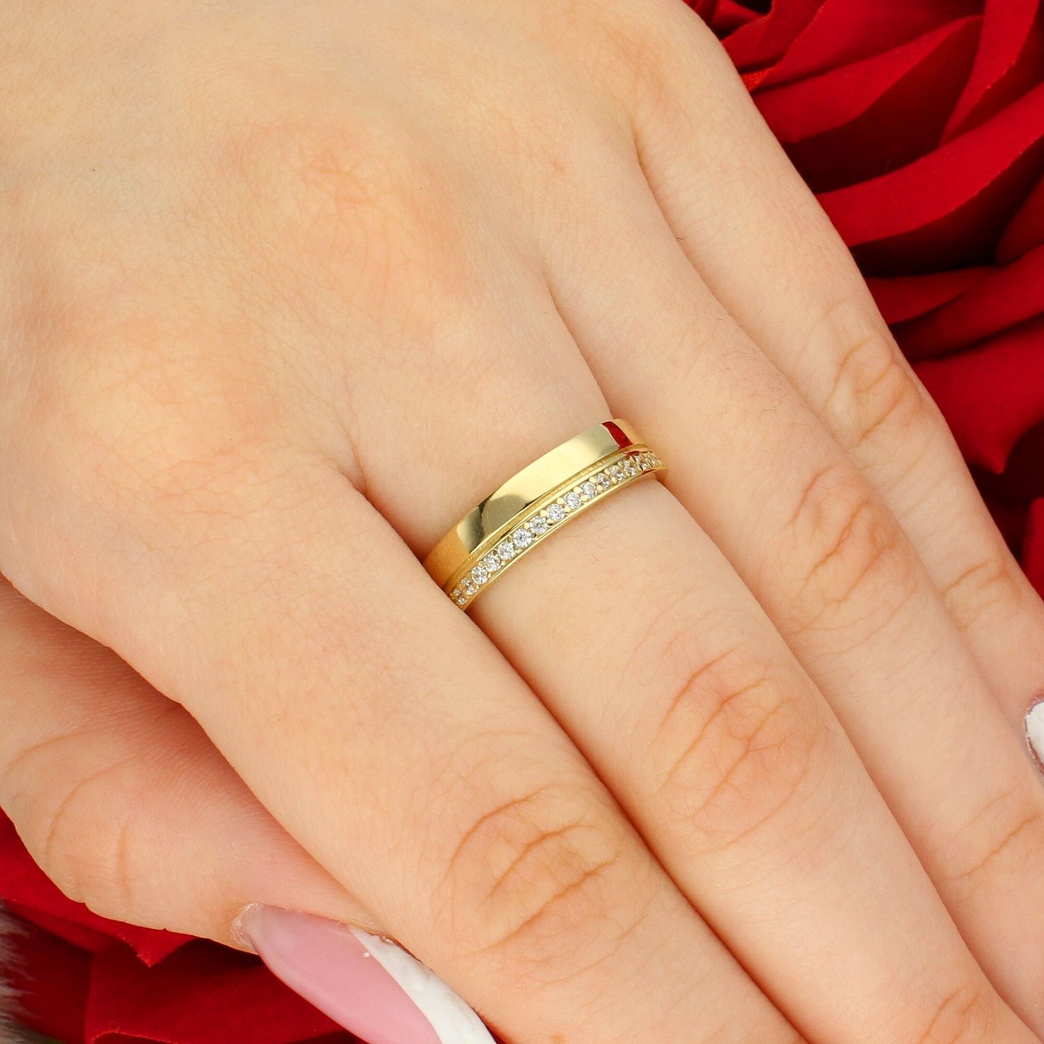 Złoty Pierścionek Damski 375 – Wysadzany Cyrkoniami, Rozmiar 13.jpg